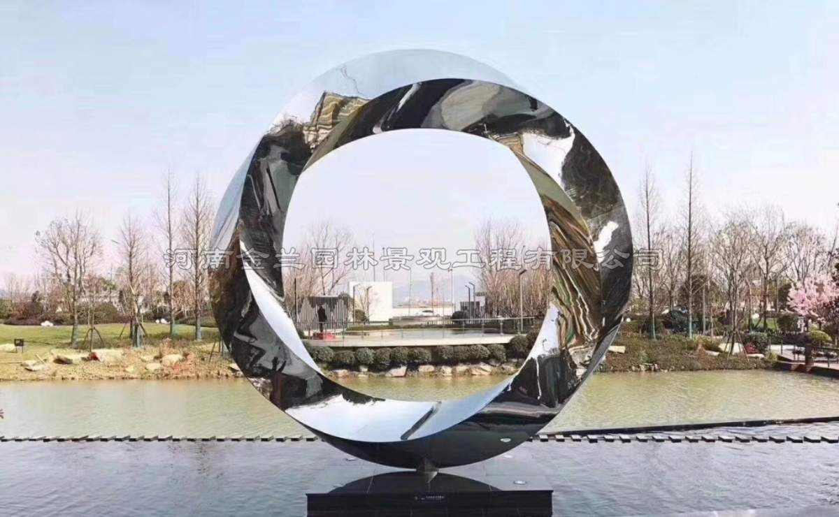 郑州不锈钢雕塑：不锈钢雕塑的作用